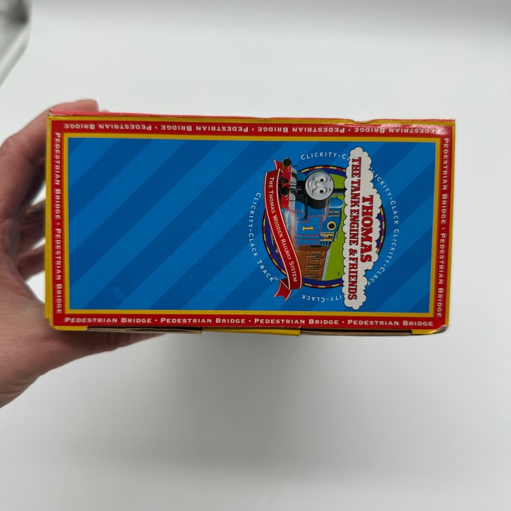 NIB Thomas Wooden Railway Vintage Pedestrian Bridge Destination Double Track - Picture 8 of 10